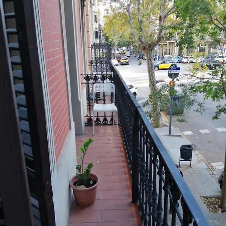 Piso Y Patio Barcelona Exterior foto